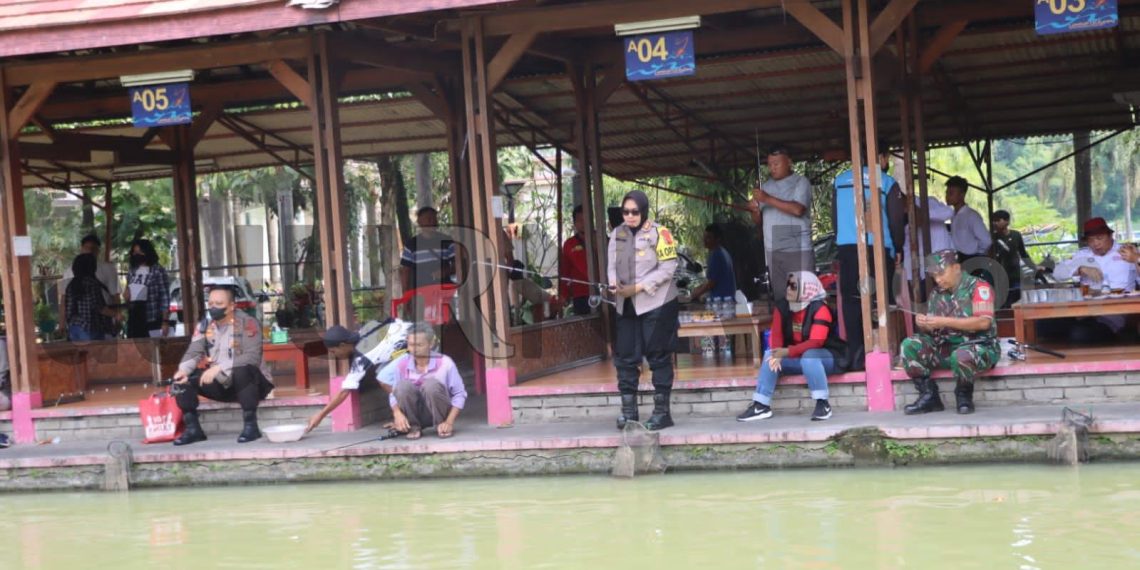 Kapolres Mancing Bersama Buruh Subang di Hari Buruh Internasional