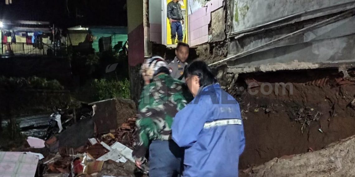 Bangunan Sekolah di Garut Roboh, Polisi Cek TKP