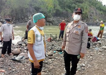 Geger Mayat Ditemukan di Aliran Sungai Cipamikis, Polisi Evakuasi