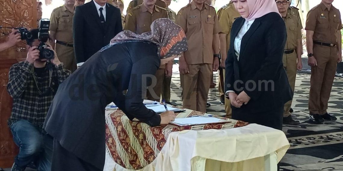Bupati Purwakarta Kukuhkan Ika Sebagai Dirkeu PDAM