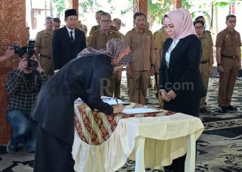 Bupati Purwakarta Kukuhkan Ika Sebagai Dirkeu PDAM