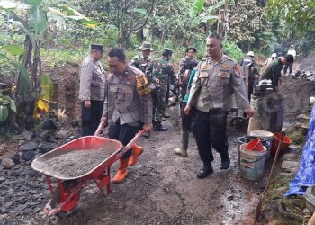 Soliditas TNI-Polri  Ikut Gotong Royong  Sukseskan Program BSMSS di Ciamis