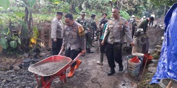 Soliditas TNI-Polri  Ikut Gotong Royong  Sukseskan Program BSMSS di Ciamis