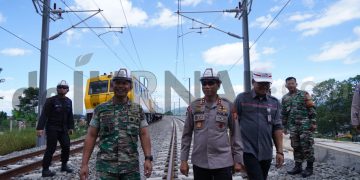 Kapolda Jabar Bersama Kasdam Cek Jalur Kereta Cepat Jakarta – Bandung