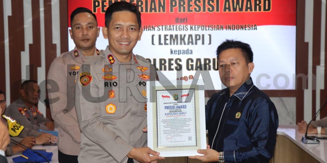 Kapolres Menerima Penghargaan Presisi Award dari LEMKAPI
