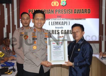Kapolres Menerima Penghargaan Presisi Award dari LEMKAPI
