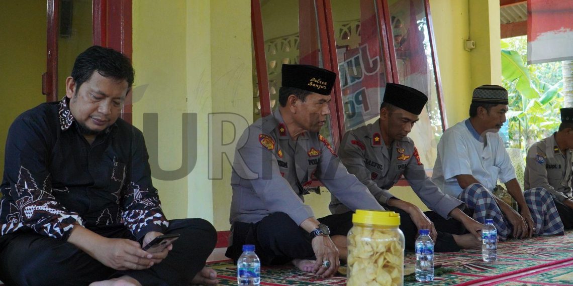 Di Masjid Uswatun Hasanah, Polisi Gelar Jum’at Curhat