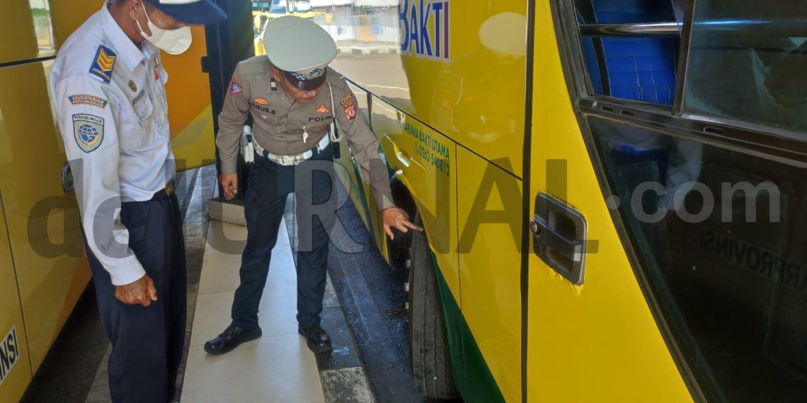 Polisi Cek Kelayakan Bus Angkutan Umum