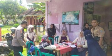 Polisi Monitoring PIN Polio Dosis 2 di Desa Kertahayu