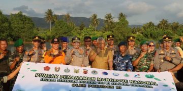 Dibuka Presiden Jokowi, Kapolres Hadiri Puncak Penanaman Mangrove Nasional