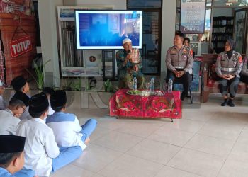 Polisi Gelar Jum’at Edukasi Masyarakat di Ponpes Al – Qur’aniyyah