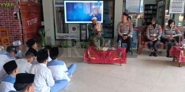 Polisi Gelar Jum’at Edukasi Masyarakat di Ponpes Al – Qur’aniyyah