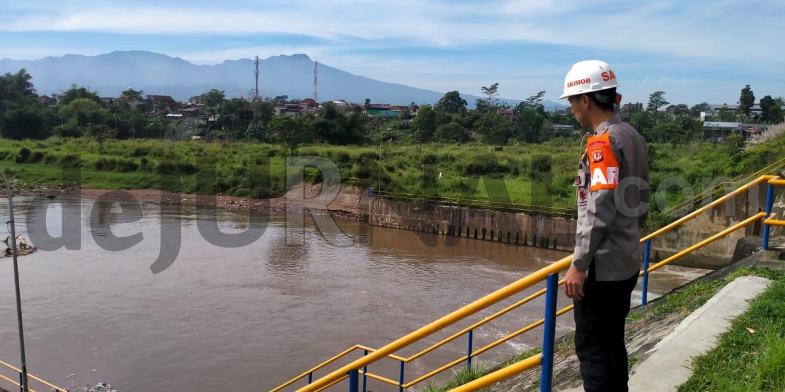 Sat Brimob Polda Jabar Patroli Ke Bendungan Copong, Guna Pantau Debit Air