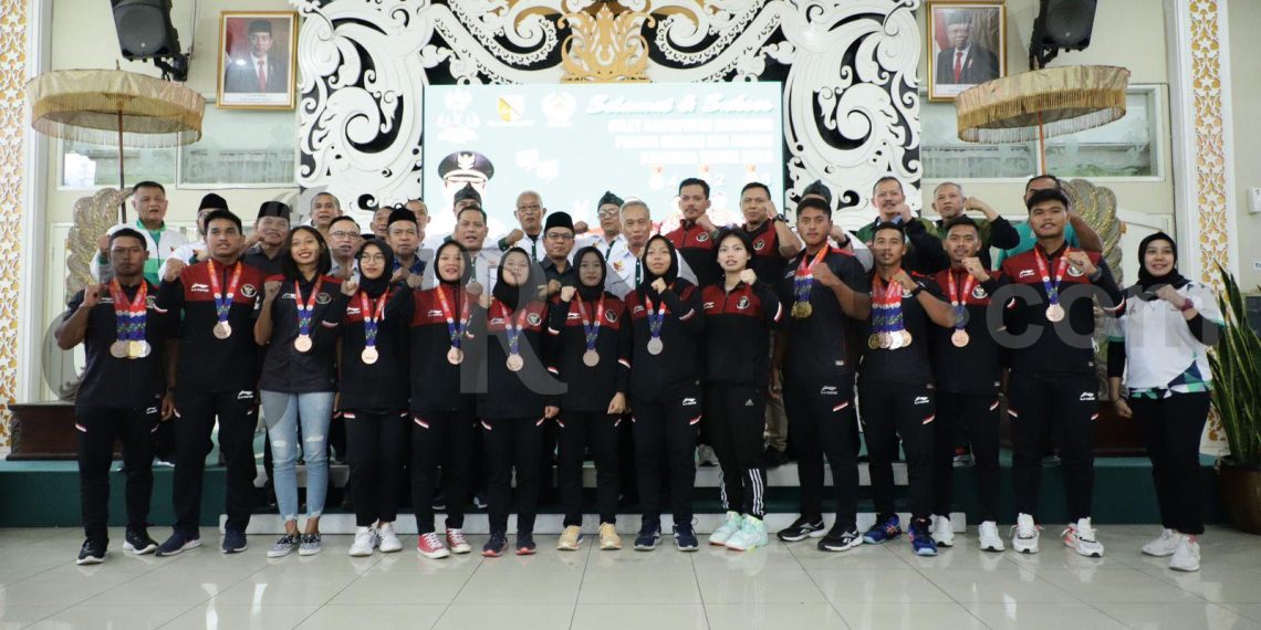 Dadang Supriatna Berikan   Bonus Bagi Atlet  Berprestasi di SEA Games 2023 Asal Kabupaten Bandung