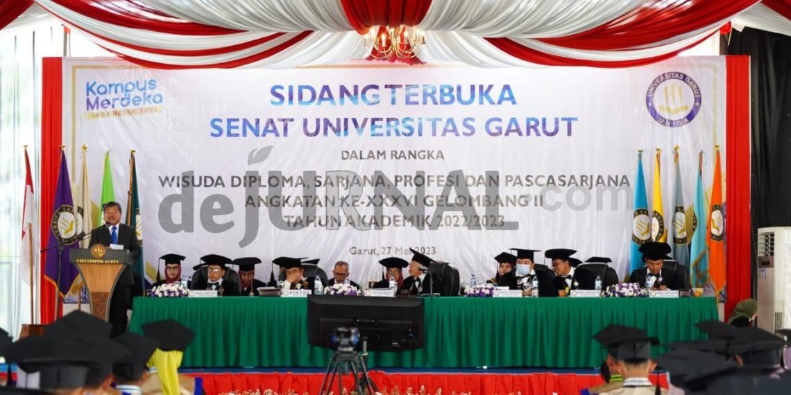 Hadiri Acara Wisuda di UNIGA, Ini Pesan Bupati Garut Kepada 444 Wisudawan