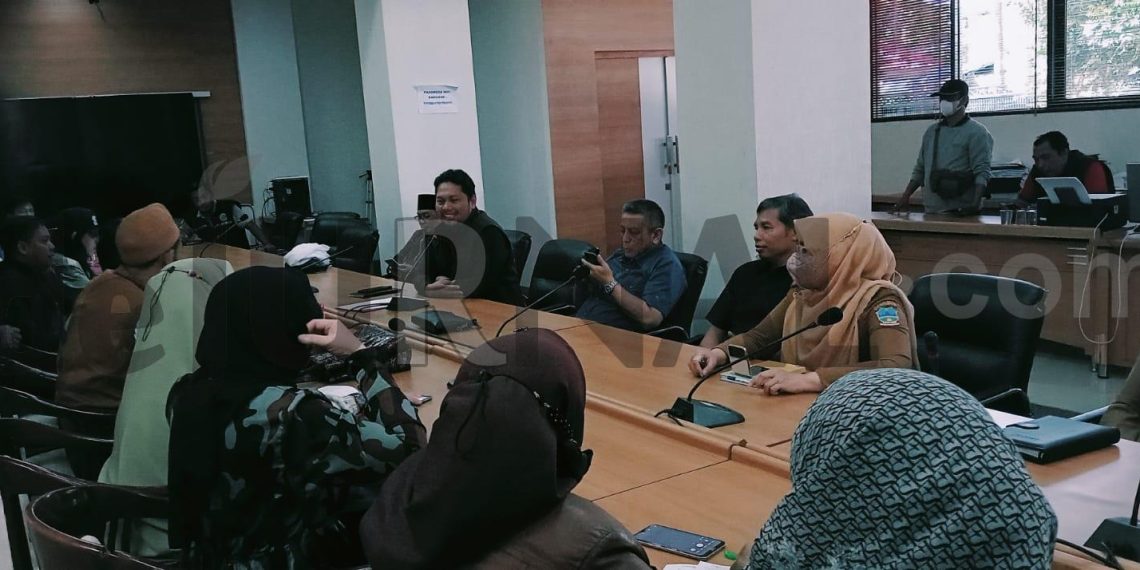 Warga Garut Ini Ngamuk di Depan Anggota DPRD dan Kepala Dinas, Mensoal Gas Melon Subsidi di Pasaran Tak Sesuai HET