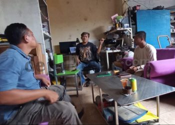 Polisi Bantu Bersihkan Rumah Sang Dokter Yang Viral Dimedia Sosial