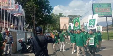 Dengan Berjalan Kaki Teriakan Gus Muhaimin Presiden 2024, PKB Kabupaten Garut Daftarkan Bacaleg ke KPU