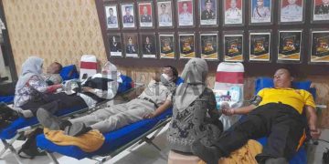 Anggota Polsek Utbar Ikuti Donor Darah yang Digelar Polres Cirebon Kota