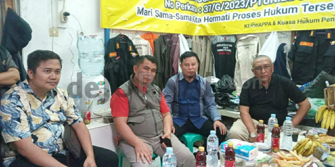 Ketua Fraksi PDIP M. Luthfi Hafiyyah, Ketua Fraksi PKS Tesdi Surahman, dan Ketua Fraksi PAN Eep Jamaludin Sulmana.