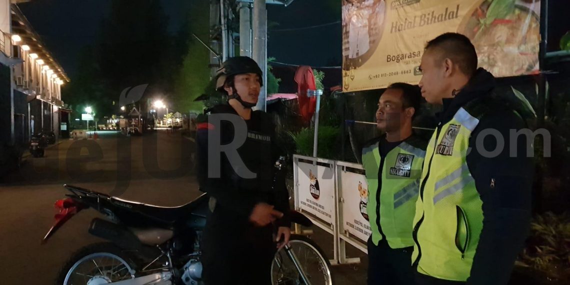 Patroli Sambang Kamtibmas Sat Brimob Polda Jabar Sasar Tempat Wisata Cipanas