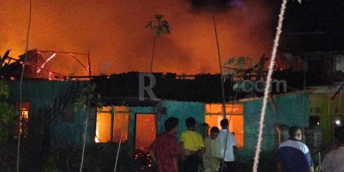 Kebakaran Tiga Rumah Permanen di Garut, Polisi Cek TKP