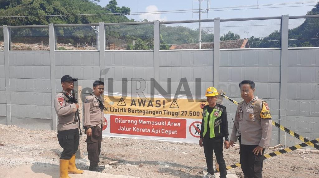 Polda Jabar Cek Pemasangan Rambu, Poster dan Spanduk Terkait Dilaksanakannya Test Commisioning Proyek KCJB