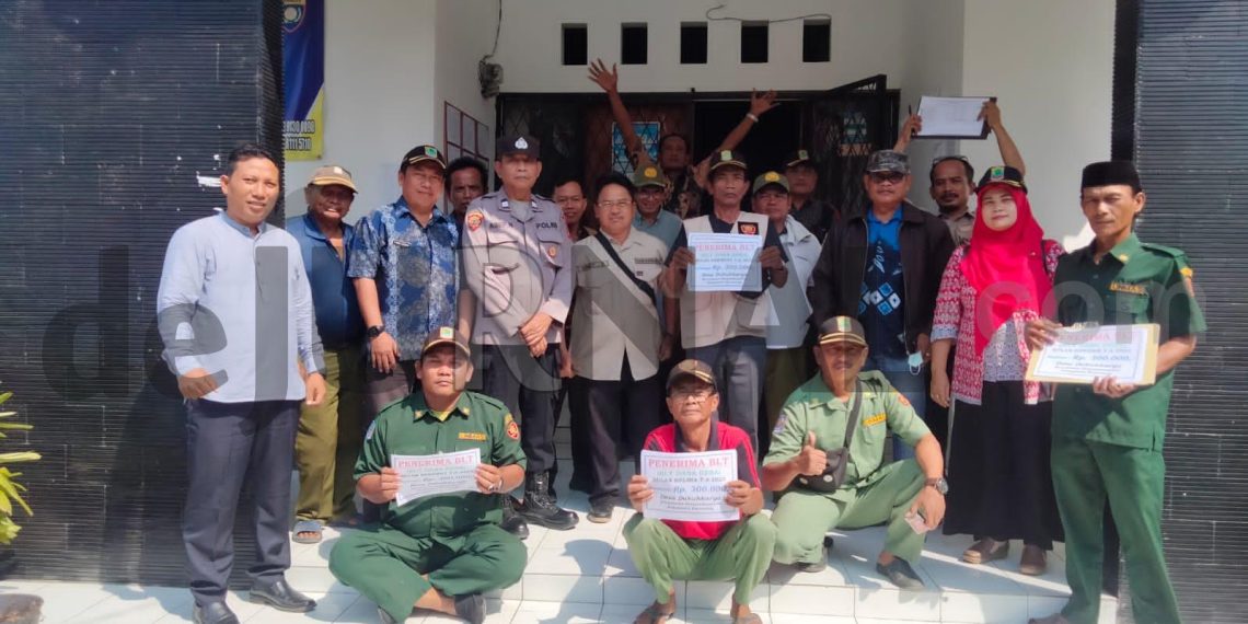 Bhabin Caket Desa Dukuh Karya Monitoring Pembagian BLT Dana Desa Dukuh Karya