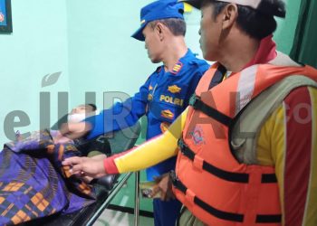 Sat Polairud Polda Jabar  Evakuasi Wisatawan Alami Kecelakaan Laut