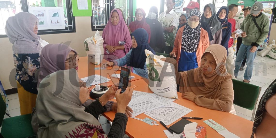 265 KPM Kelurahan Kencana Dapat Bansos Sembako