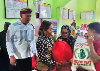 Kemensos – Komisi VIII DPR RI Salurkan Bantuan ATENSI untuk 386 PPKS di Tiga Kabupaten