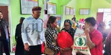 Kemensos – Komisi VIII DPR RI Salurkan Bantuan ATENSI untuk 386 PPKS di Tiga Kabupaten