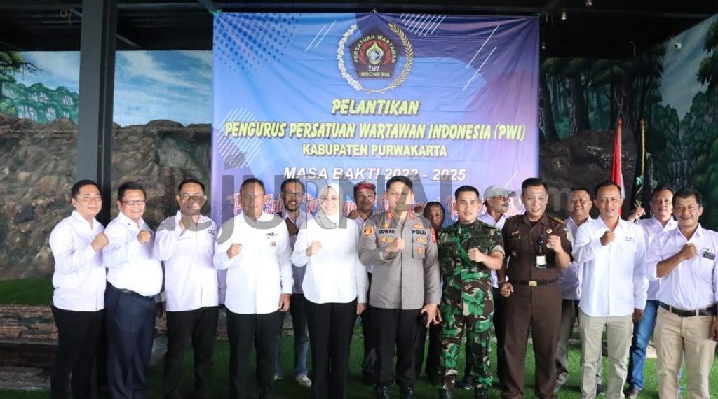 Pelantikan PWI Purwakarta Dihadiri Ambu Anne