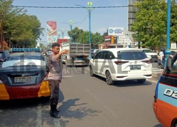 Ciptakan Kamseltibcar, Personel  Polsek Utbar Lakukan Pengaturan Lantas