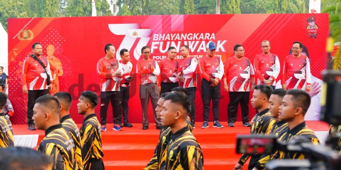 Fun Walk dengan Lintas Elemen, Kapolri Gaungkan Jaga Persatuan dan Kesatuan Bangsa