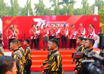 Fun Walk dengan Lintas Elemen, Kapolri Gaungkan Jaga Persatuan dan Kesatuan Bangsa