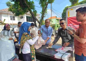 Sambut HUT Bhayangkara ke-77, Polres Karawang Gelar Pasar Murah