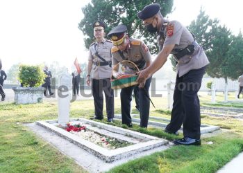 Upacara Ziarah Rombongan dan Tabur Bunga Dalam Rangka Peringatan Hari Bhayangkara ke-77 Tahun 2023