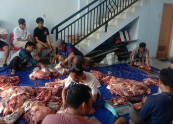 DPC Partai Gerindra Garut Potong Hewan Qurban Dua Ekor Sapi