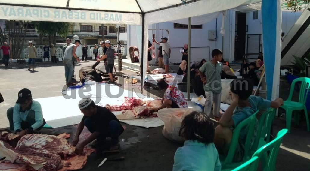 Rayakan Hari Raya Idul Adha 1444 H, Mesjid Besar Ciparay Potong Hewan Qurban