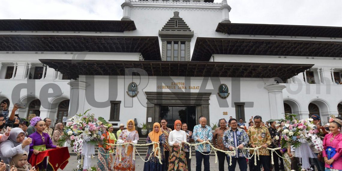 Dekranasda Kabupaten Garut Menampilkan Kerajinan Kulit dan Akar Wangi Dalam Acara KKJ-PKJB