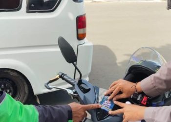 Tingkatkan Disiplin Berlalu Lintas, Polisi Sebar Spanduk dan Brosur Imbauan Dalam  Ops Patuh Lodaya 2023