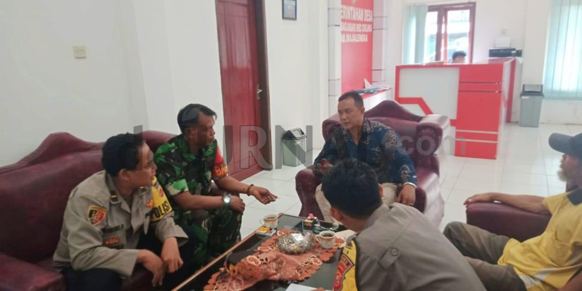 Sinergitas TNI-Polri di Cikijing Sambangi Kantor Desa, Ajak Perangkat Desa Dalam Menjaga Kamtibmas