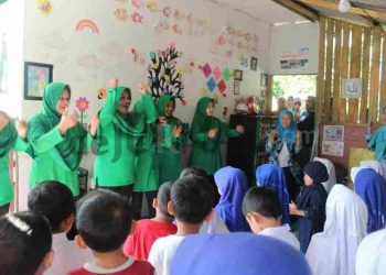 Giat Non Fisik, TMMD Kodim 0622 Kabupaten Sukabumi Edukasi Anak Usia Dini dan Ibu-Ibu PKK Desa Mekarjaya