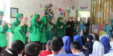 Giat Non Fisik, TMMD Kodim 0622 Kabupaten Sukabumi Edukasi Anak Usia Dini dan Ibu-Ibu PKK Desa Mekarjaya