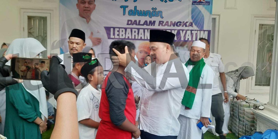 Berbagi Kebahagian Bareng Anak Yatim Keluarga H Oma Miharja Rizky Bagikan Santunan