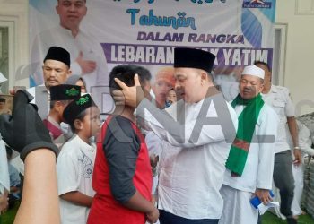 Berbagi Kebahagian Bareng Anak Yatim Keluarga H Oma Miharja Rizky Bagikan Santunan