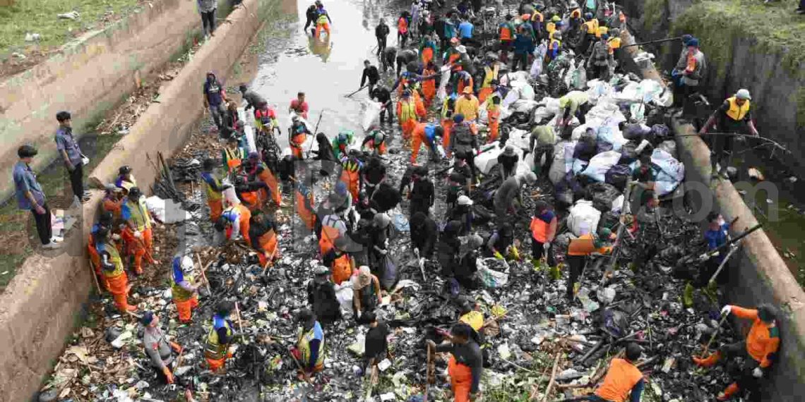 Bupati Bandung Apresiasi Pandawa Grup Atas Inisiasi Bersih-Bersih Sungai di Momen Hari Sungai Nasional