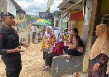 Patroli Harkamtibmas, Sat Brimob Polda Jabar Beri Himbauan Kamtibmas Kepada Masyarakat Desa Bojong Loa