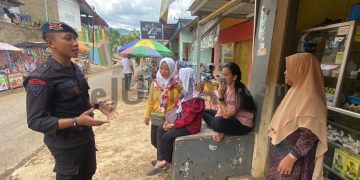Patroli Harkamtibmas, Sat Brimob Polda Jabar Beri Himbauan Kamtibmas Kepada Masyarakat Desa Bojong Loa